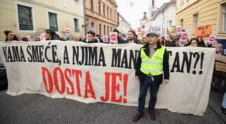 Zagreb: Prosvjed Zelene akcije protiv poskupljenja otpada