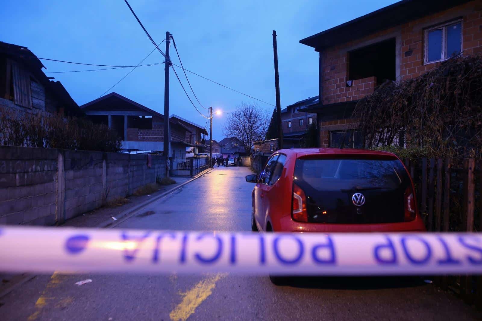 Policijski očevid u Kozari boku gdje su napadnuta dva policajca