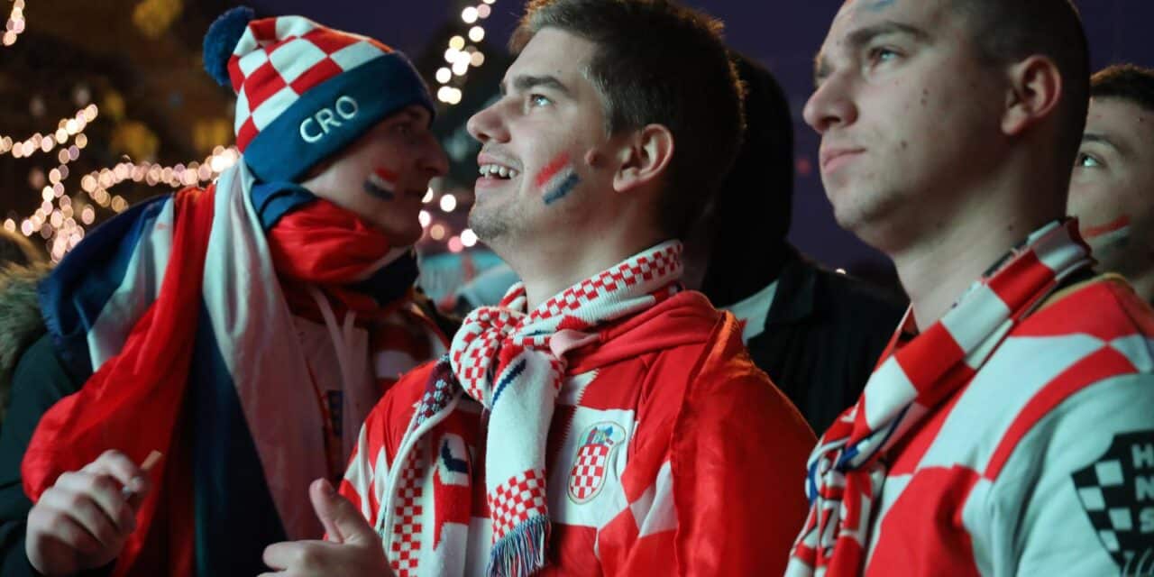 Navijači u Zagrebu prate utakmicu između Hrvatske i Brazila