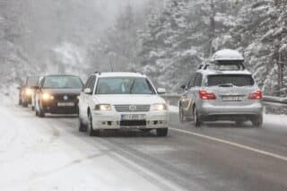 Zbog snijega otežan promet u Lici
