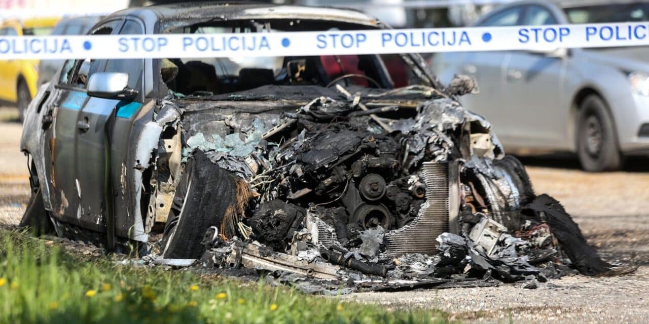Zagreb: Policijski očevid nad izgorenim automobilom u Dugavama