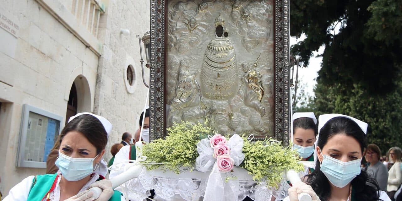 Primošten: Blagdan Gospe od Loretta proslavljen procesijom i koncelebriranim misnim slavljem