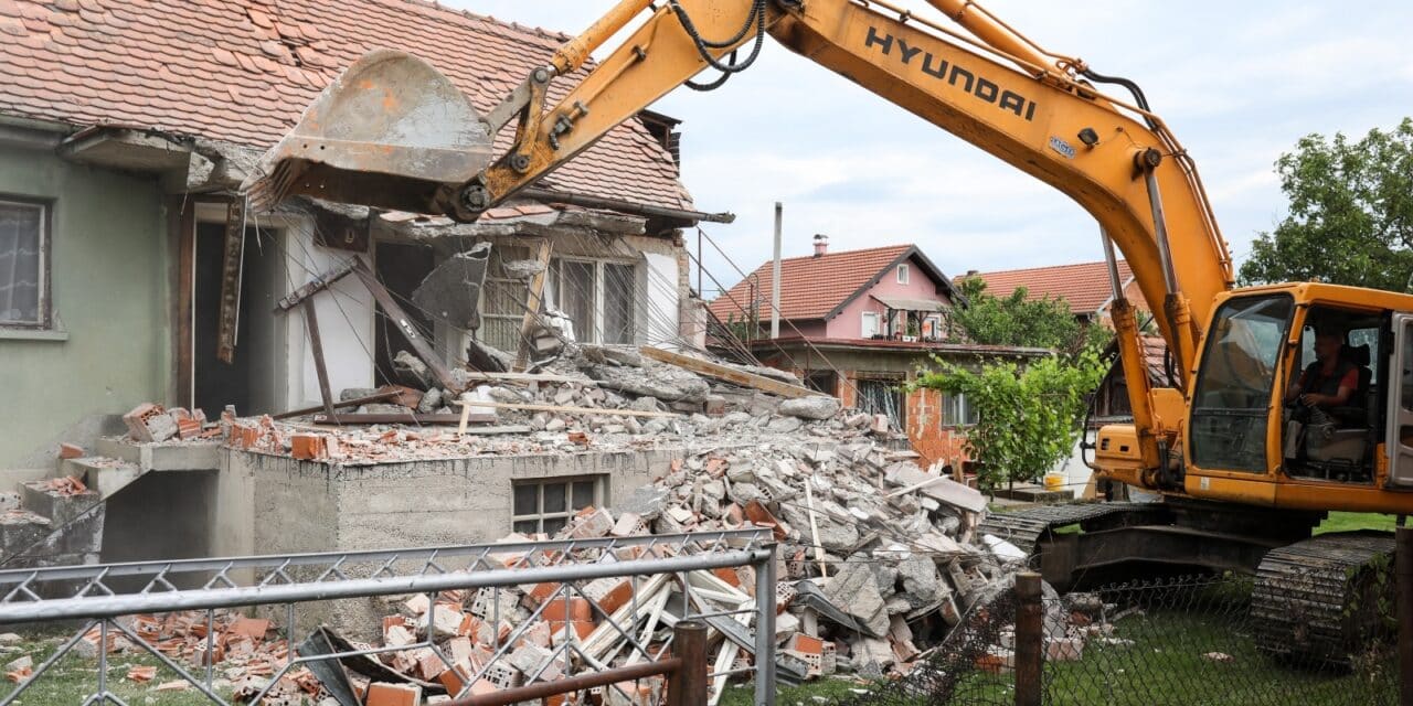 Zagreb: Rušenje prve kuće koja je stradala u potresu