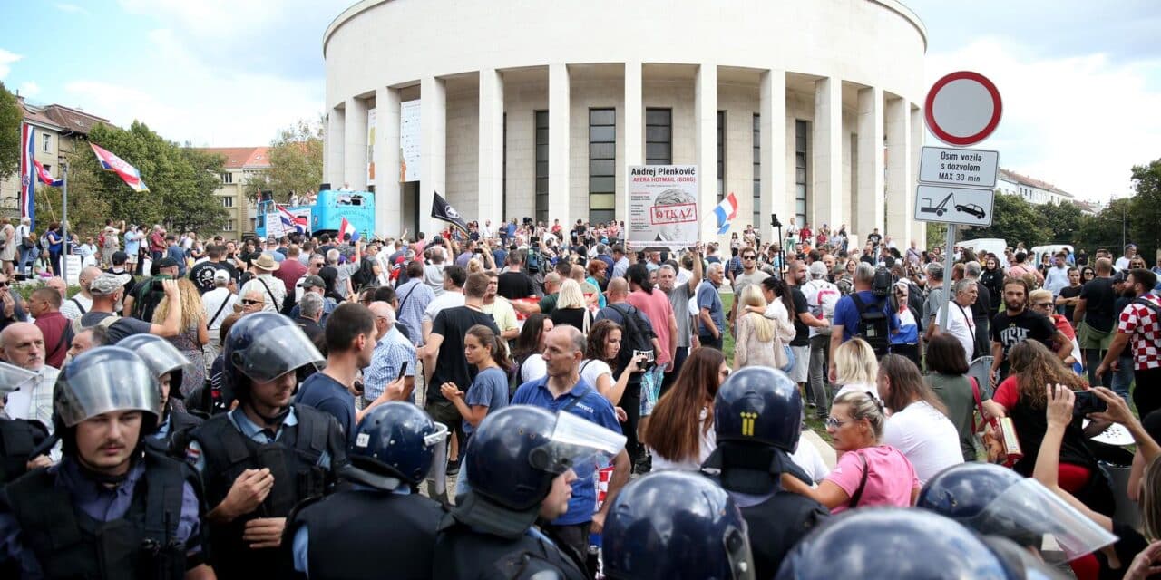 Zagreb: Održan prosvjed “Dajemo vam otkaz” ispred sjedišta HDZ-a