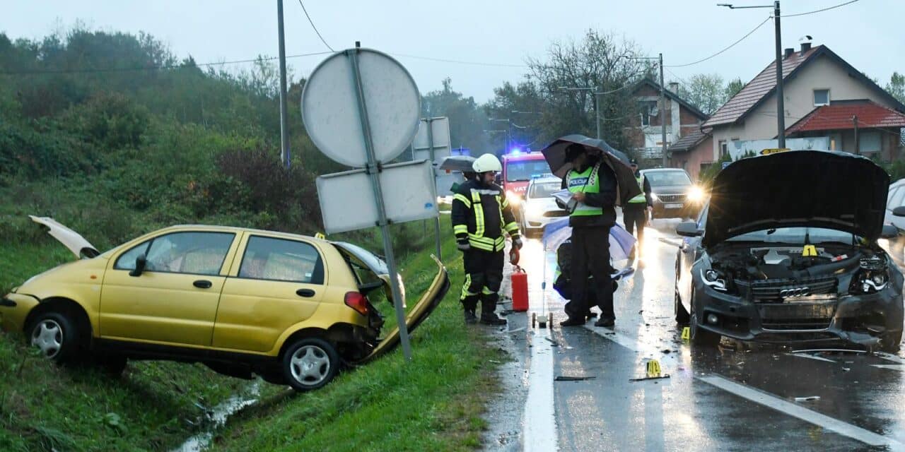 Žažina: Jedna osoba poginula u sudaru dva osobna vozila