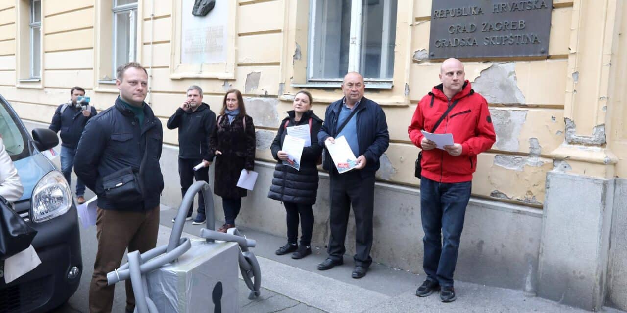 Zagreb: Jakuševčani prosvjedovali ispred Stare gradske vijećnice
