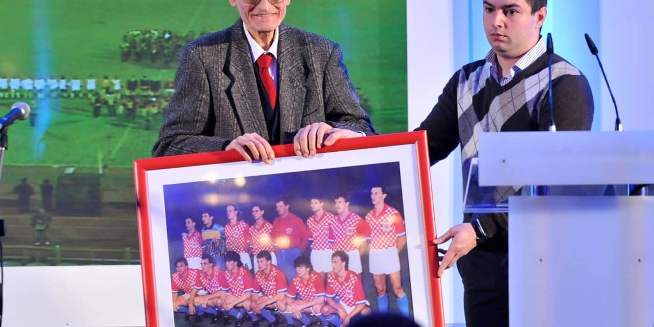 Zagreb: Udruga navija?a Uvijek vjerni dodijelila nagradu Vatrena krila