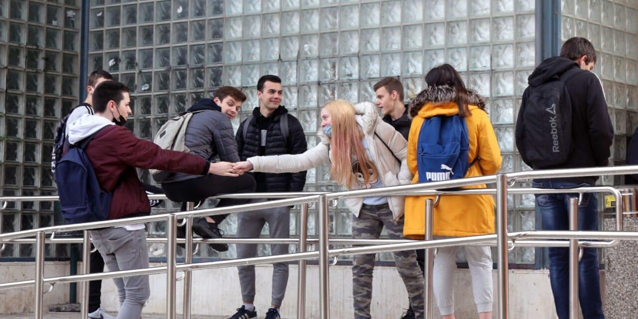 Srednjoškolci u šibensko-kninskoj županiji prelaze na online nastavu
