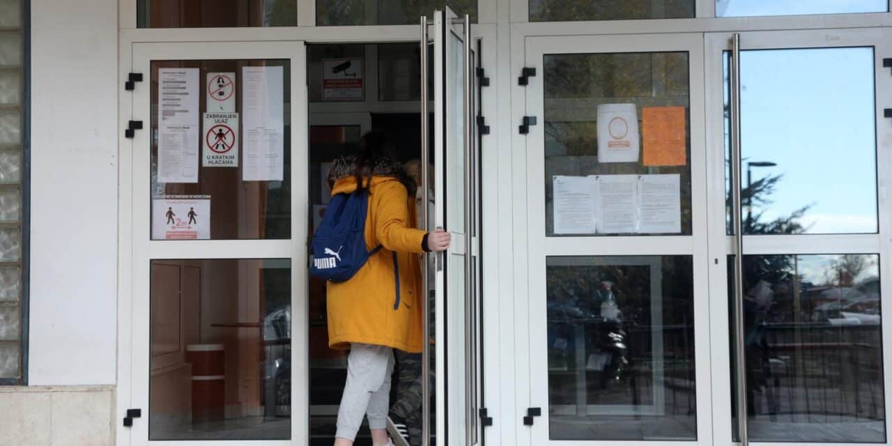 Srednjoškolci u šibensko-kninskoj županiji prelaze na online nastavu