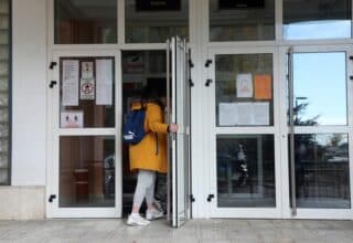 Srednjoškolci u šibensko-kninskoj županiji prelaze na online nastavu