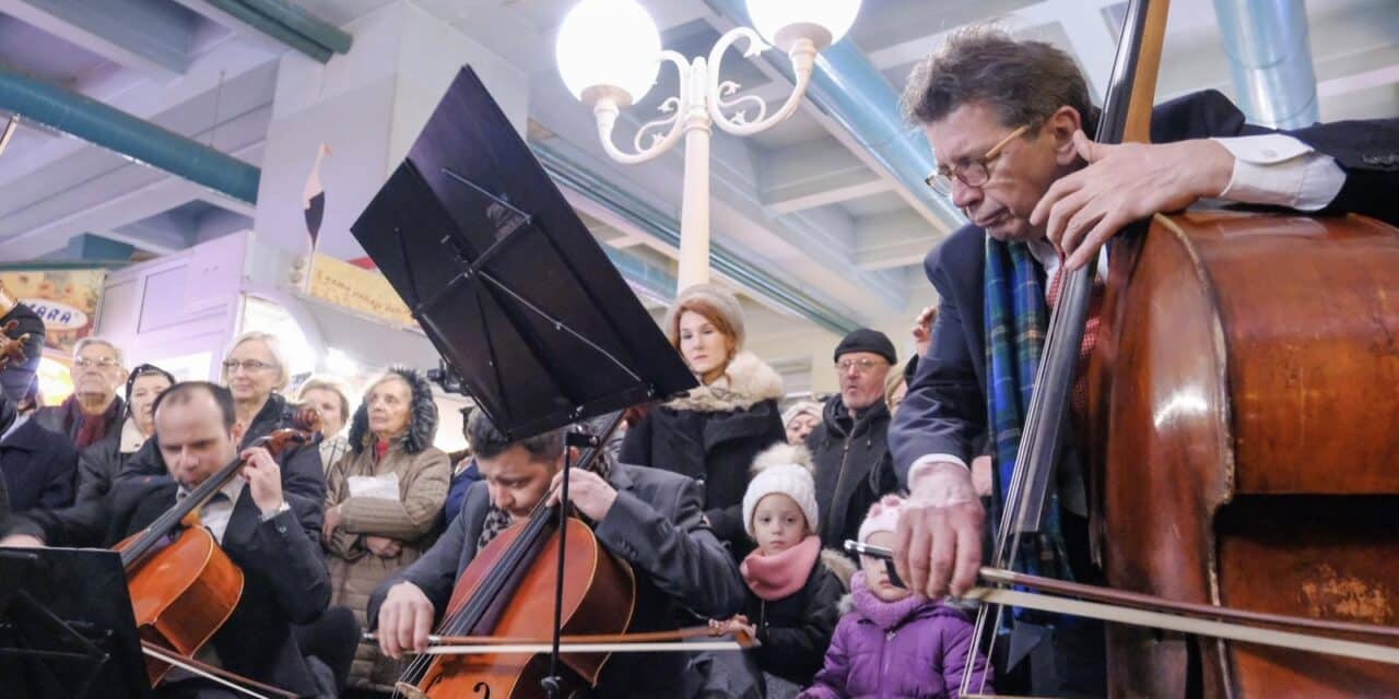Zagreb: Zagrebački solisti održali koncert u zatvorenom dijelu tržnice Dolac