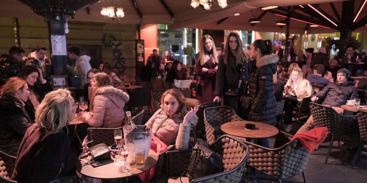 Zagreb: Život se polako vraća u normalu, barem na terasama kafića