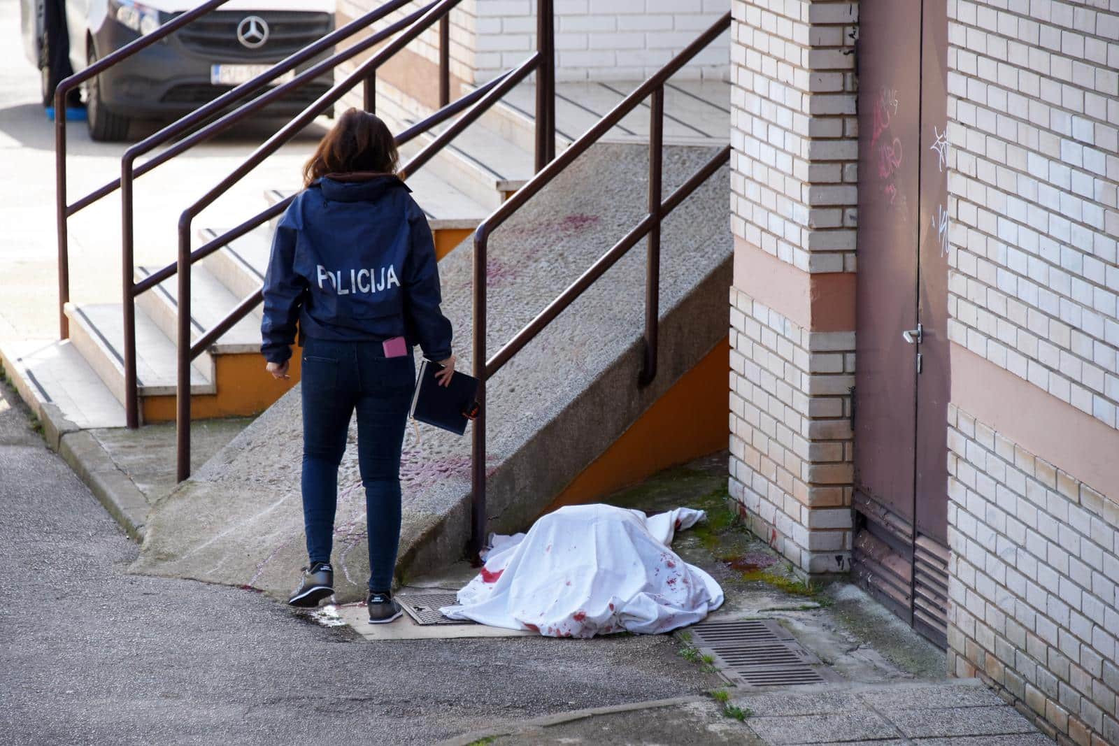 Pula: Pronašli mrtvo tijelo na ulazu zgrade