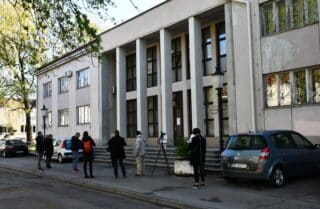 Slavonski Brod: Prosvjed ispred zgrade suda gdje traje suđenje za ubojstvo djevojčice Nikoll Dedić