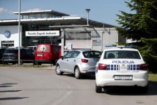 Zagreb: Policija deaktivirala bombu na automobilu