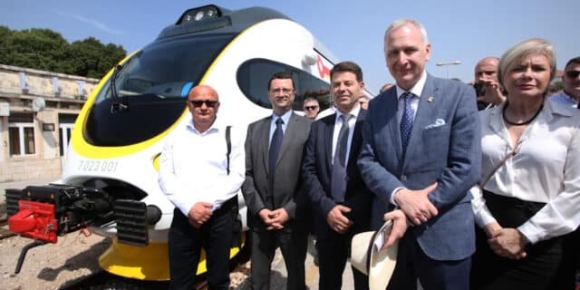Prva vožnja prigradskog vlaka od Kopilice do Rive