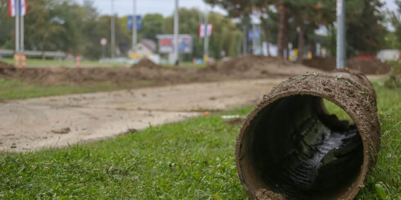 nakon puknuća vodovodne cijevi u Utrinama