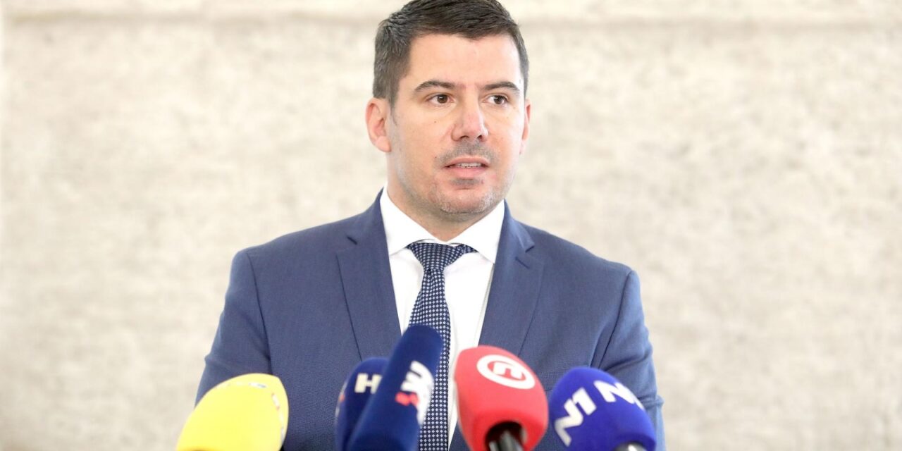 Zagreb: Grmoja kometirao korištenje prava na 6+6 plaća od strane 38 bivših zastupnika