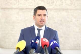 Zagreb: Grmoja kometirao korištenje prava na 6+6 plaća od strane 38 bivših zastupnika