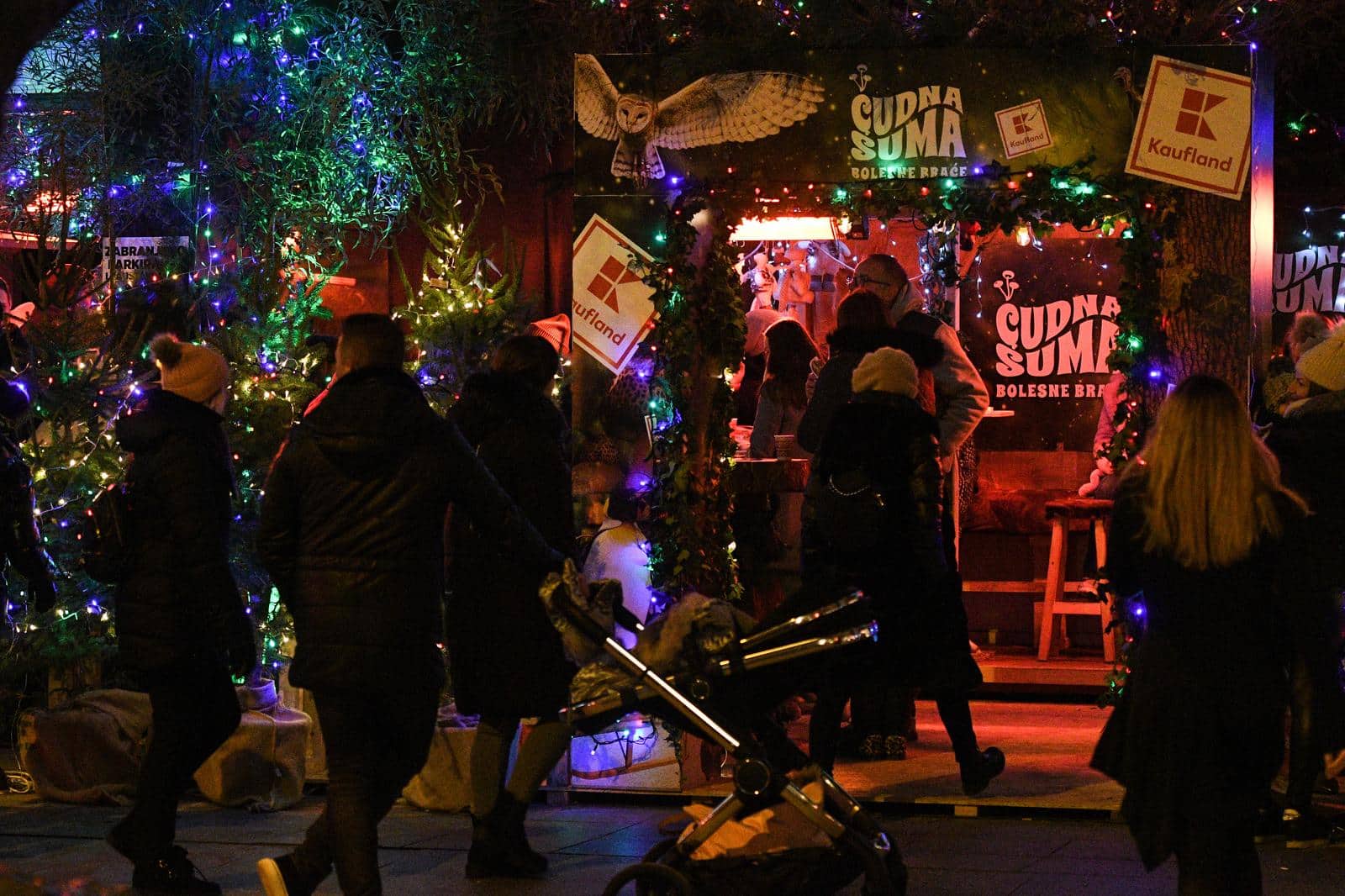 Advent u Zagrebu privukao velik broj posjetitelja u centar grada