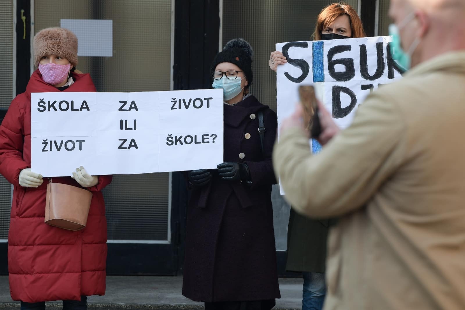 Roditelj iz školske inicijative održali su konferenciju za medije #SIGURNAškolazaSVE
