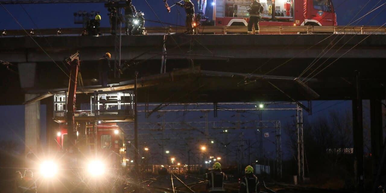 Zagreb: Urušio se dio ograde nadvožnjaka koji vodi prema trgovačkom centru Supernova