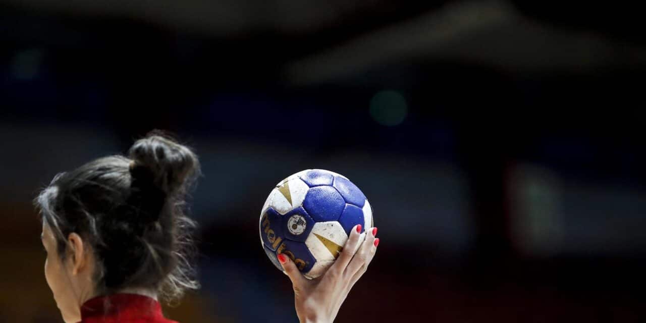 Zagreb: Prva Hrvatska rukometna liga žene, RK Lokomotiva – RK Podravka