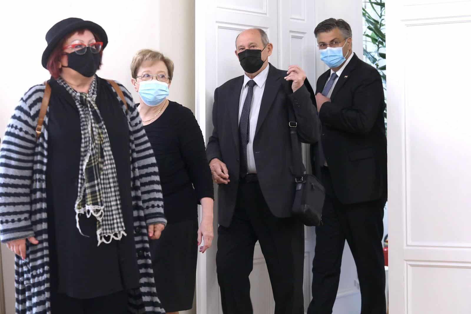 Zagreb: Plenković objavio da će umirovljenici dobiti covid dodatak u iznosima od 400 do 1200 kn