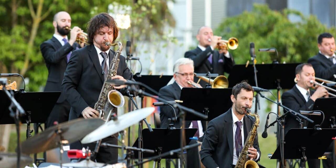Zagreb: U dvorištu HRT-a održan koncert Jazz orkestra