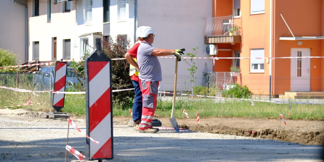 Tijekom radova na cesti u Kurilovcu radnici su pronašli dva projektila