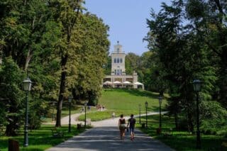 Zagreb: Spas od ljetnih vruæina graðani potražili u parku Maksimir