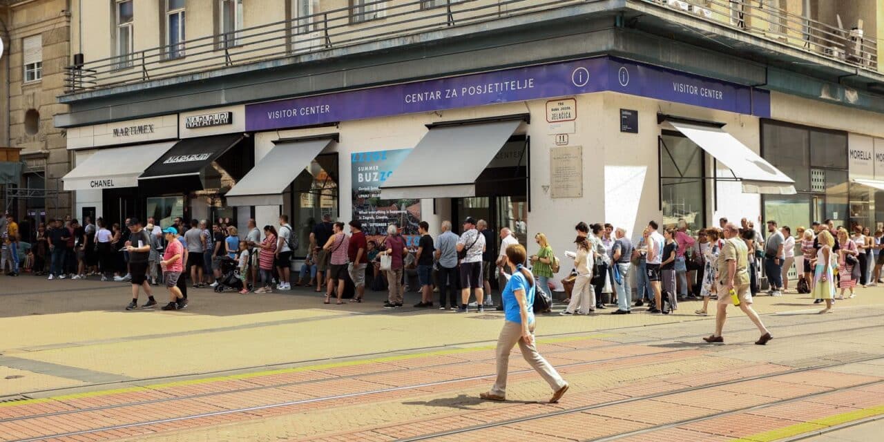 Gužve u centru Zagreba: Građani pohrlili u banku kako bi kupili kovanicu s motivom Pelješkog mosta