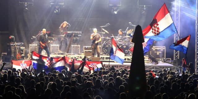 Duga Resa: Koncert Marka Perkovića Thompsona na stadionu NK Duga Resa