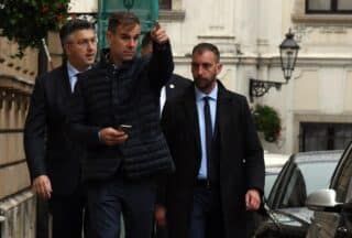 Zagreb: Andrej Plenković u pratnji osiguranja odlazi s Markovog trga