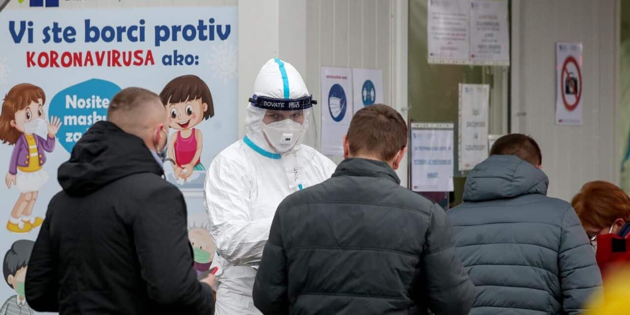 Gužve na testiranje na Covid-19 ispred Nastavnog zavodu za javno zdravstvo Andrija Štampar