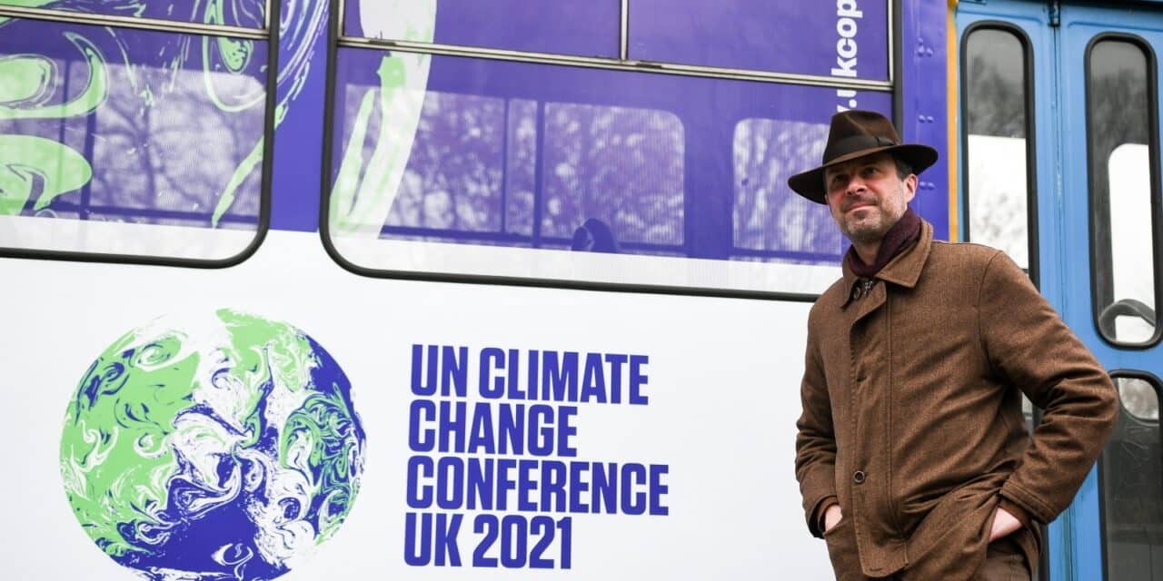 Veleposlnik iz Britanije pustio u promet tramvaj brendiran oznakom COP26