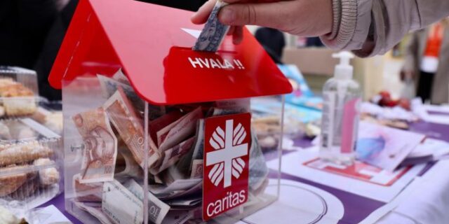 PXL_121221_91097157-696×452