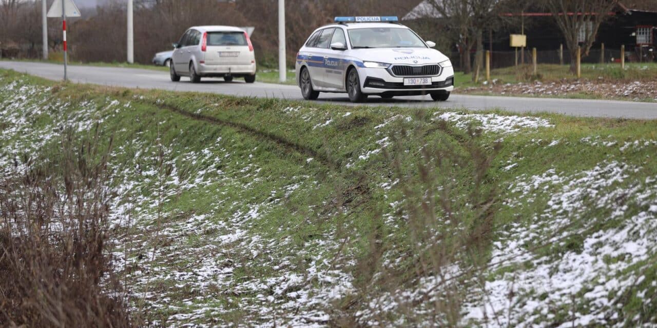 Razljev: Vozilo završilo u potoku, jedna osoba smrtno stradala