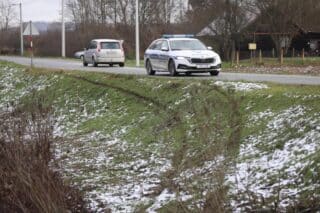 Razljev: Vozilo završilo u potoku, jedna osoba smrtno stradala