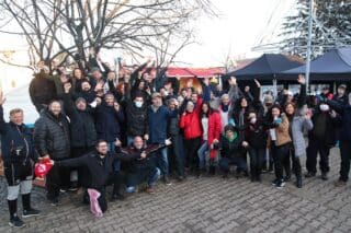 Grupna fotografija kuhara volontera uoči odlaska iz Petrinje