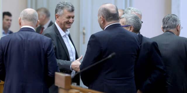 Zagreb: Nakon stanke u Saboru zauzeli mjesta novi zastupnici HDZ-a i SDP-a