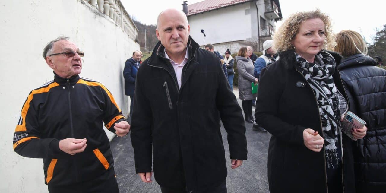 Zagreb: Tomašević i Bačić obišli objekte na Markuševcu oštećene u potresu