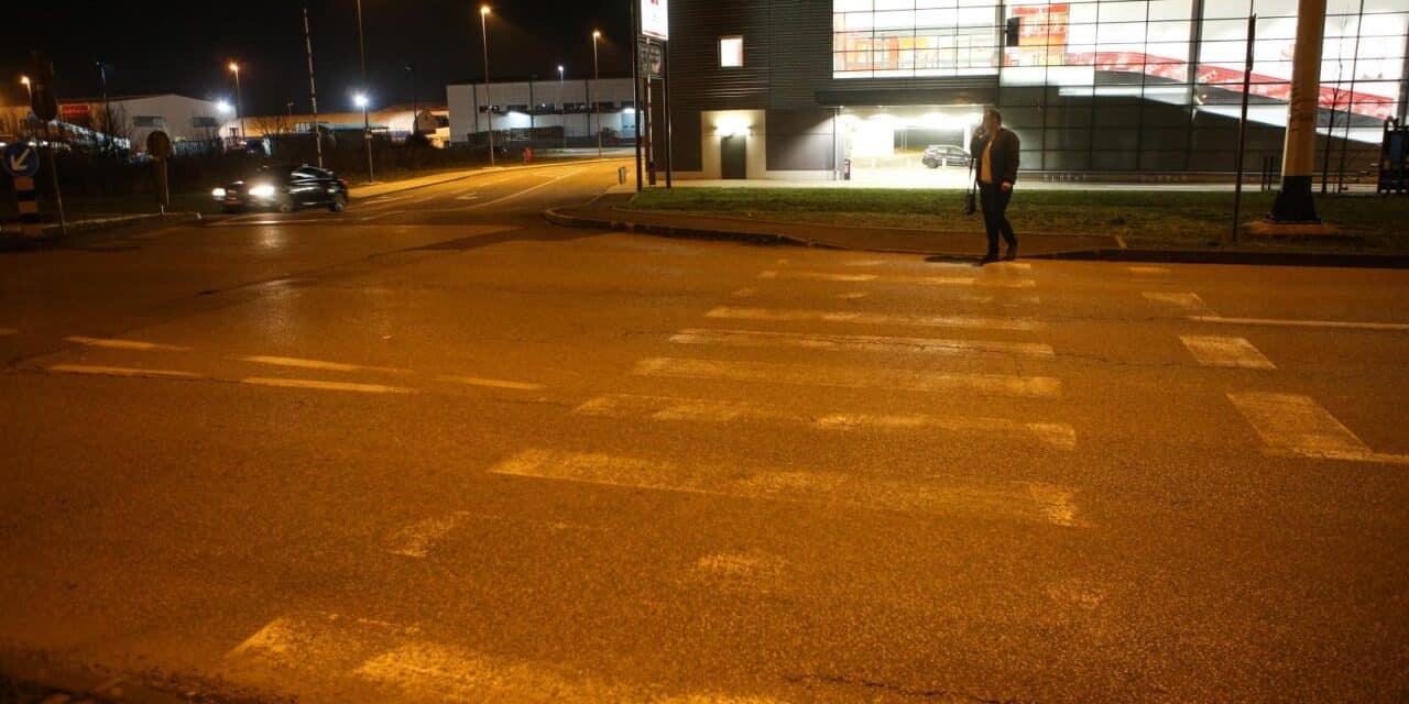 Zagreb: Vozač na zebri udario dvoje djece
