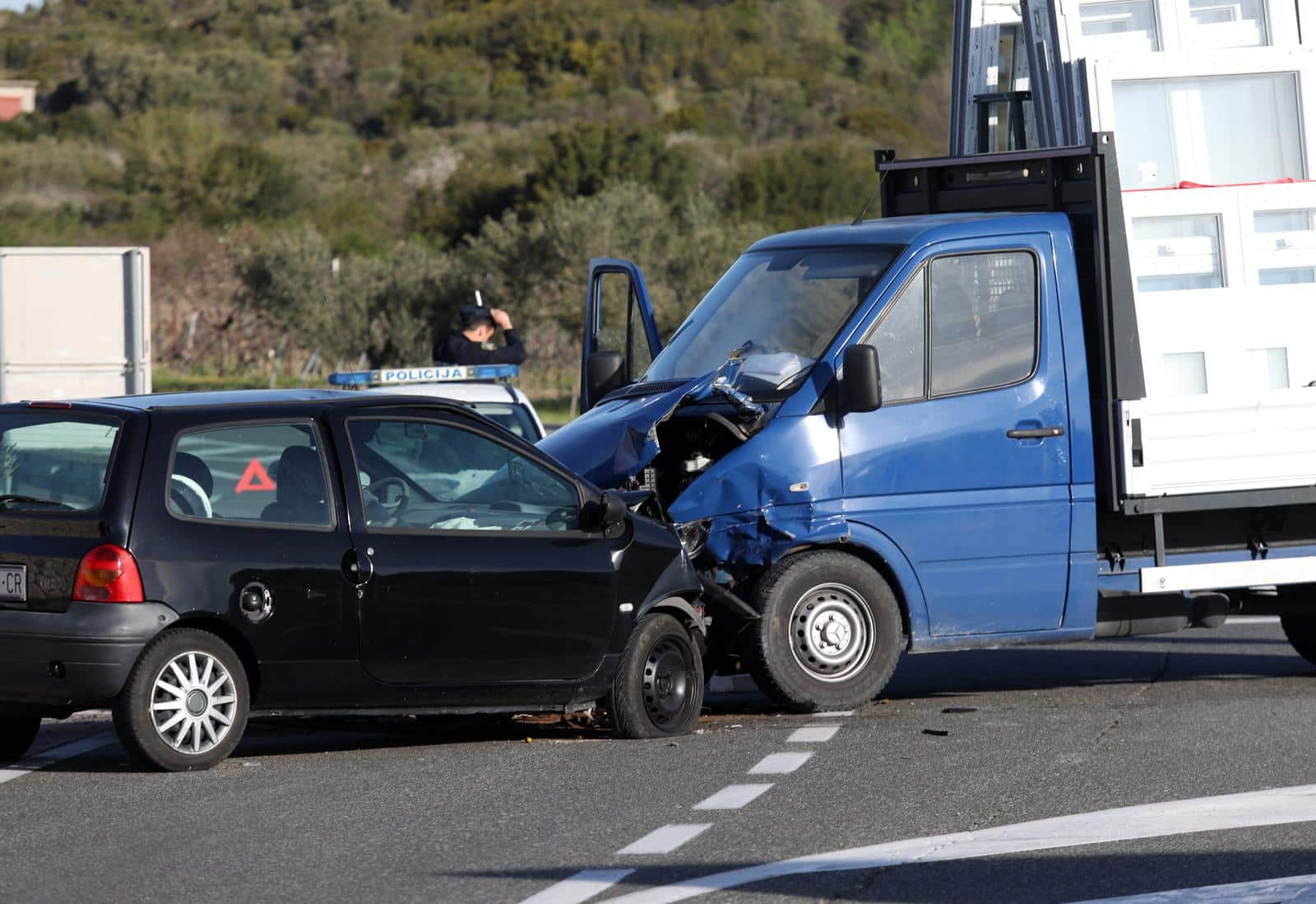 Šibenik: Jedna osoba ozlijeđena u sudaru teretnog i osobnog vozila