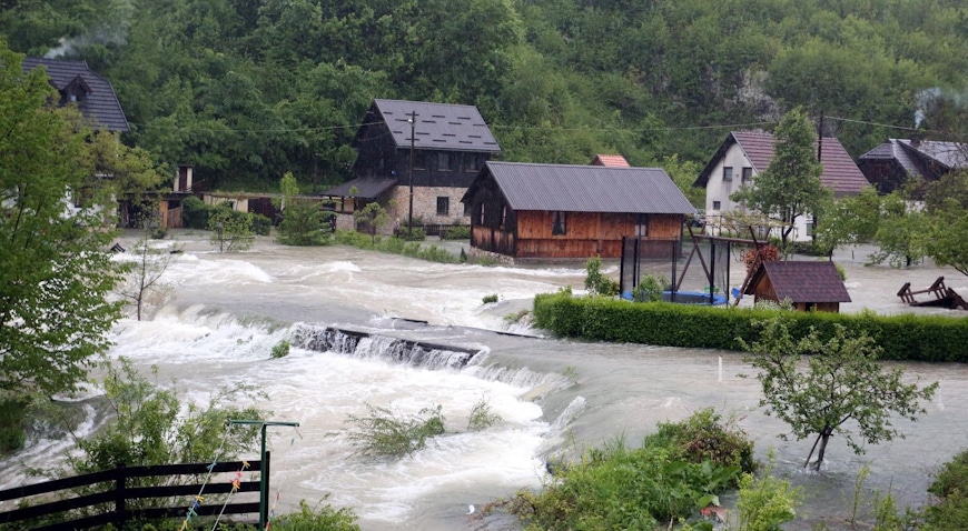 Nabujala rijeka Korana odsjekla selo Korana