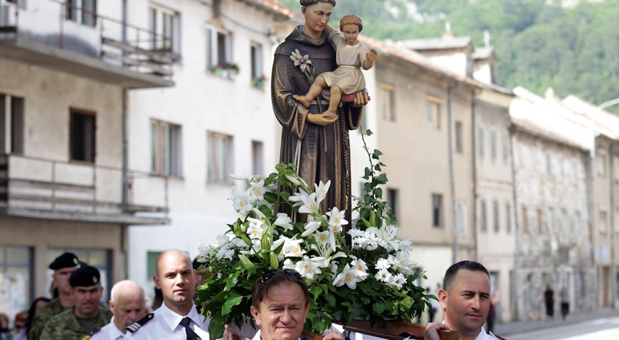 Velikom procesijom u Kninu obilježen blagdan Svetog Antuna Padovanskog
