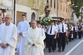 Velikom procesijom u Kninu obilježen blagdan Svetog Antuna Padovanskog