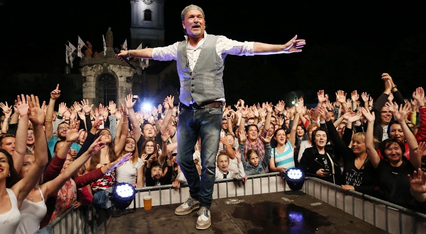 Gibonni besplatnim koncertom zatvorio slavlje u Karlovcu