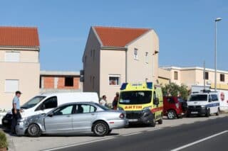 Automobil i vatrogasno vozilo sudjelovali u prometnoj nesreći kod Žaborića