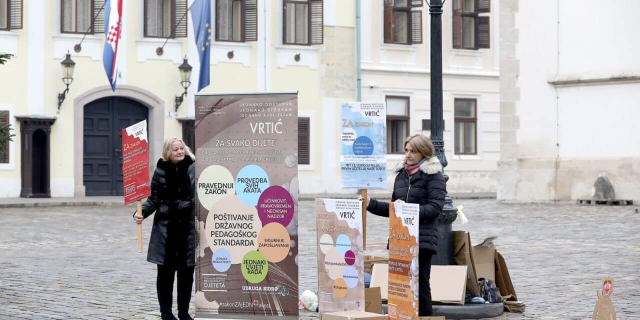 Zagreb: Članovi Udruge SIDRO performansom žele ukazati na važnost predškolskog odgoja